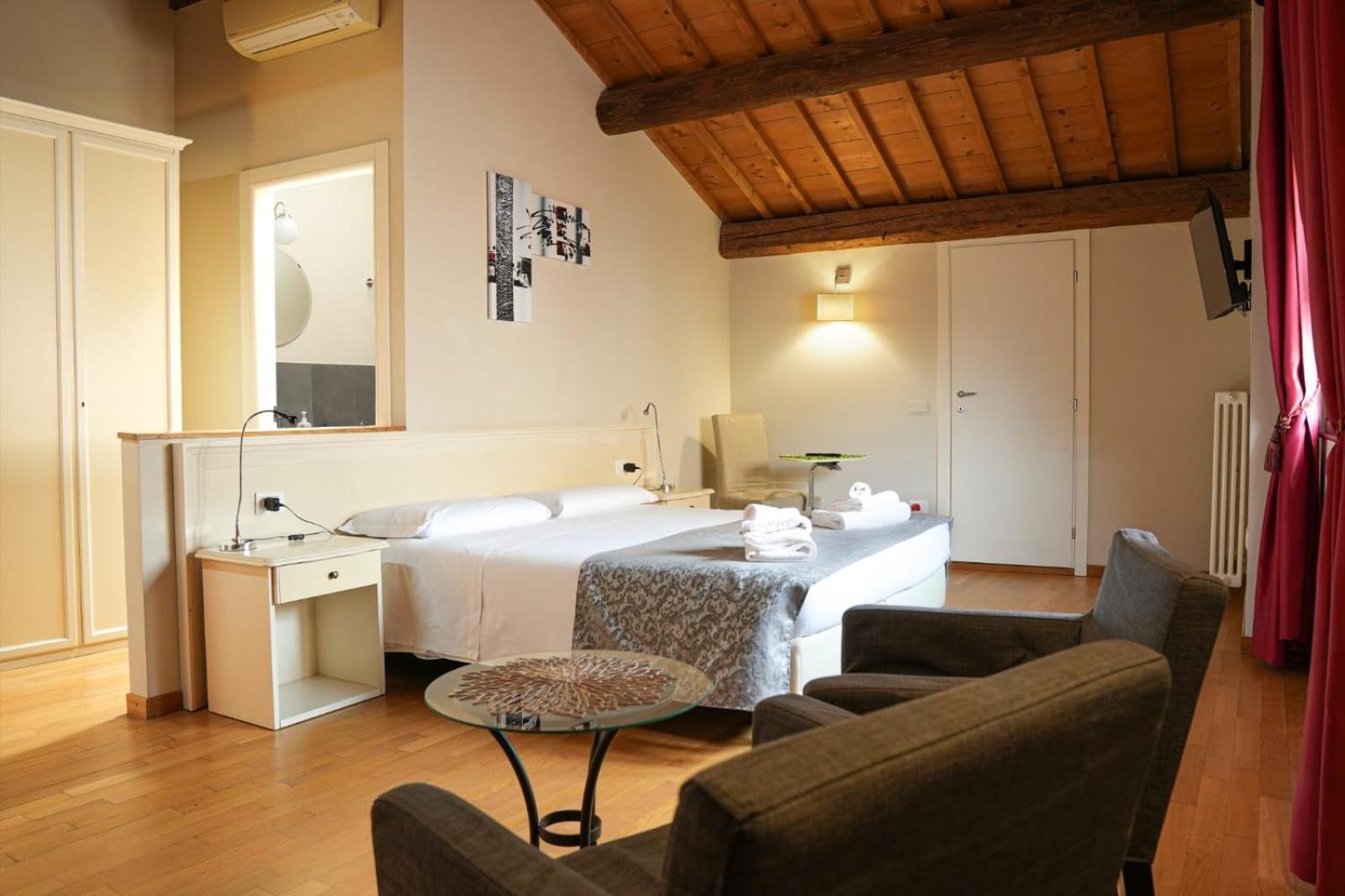 Honey Rooms Ferrara Eksteriør bilde