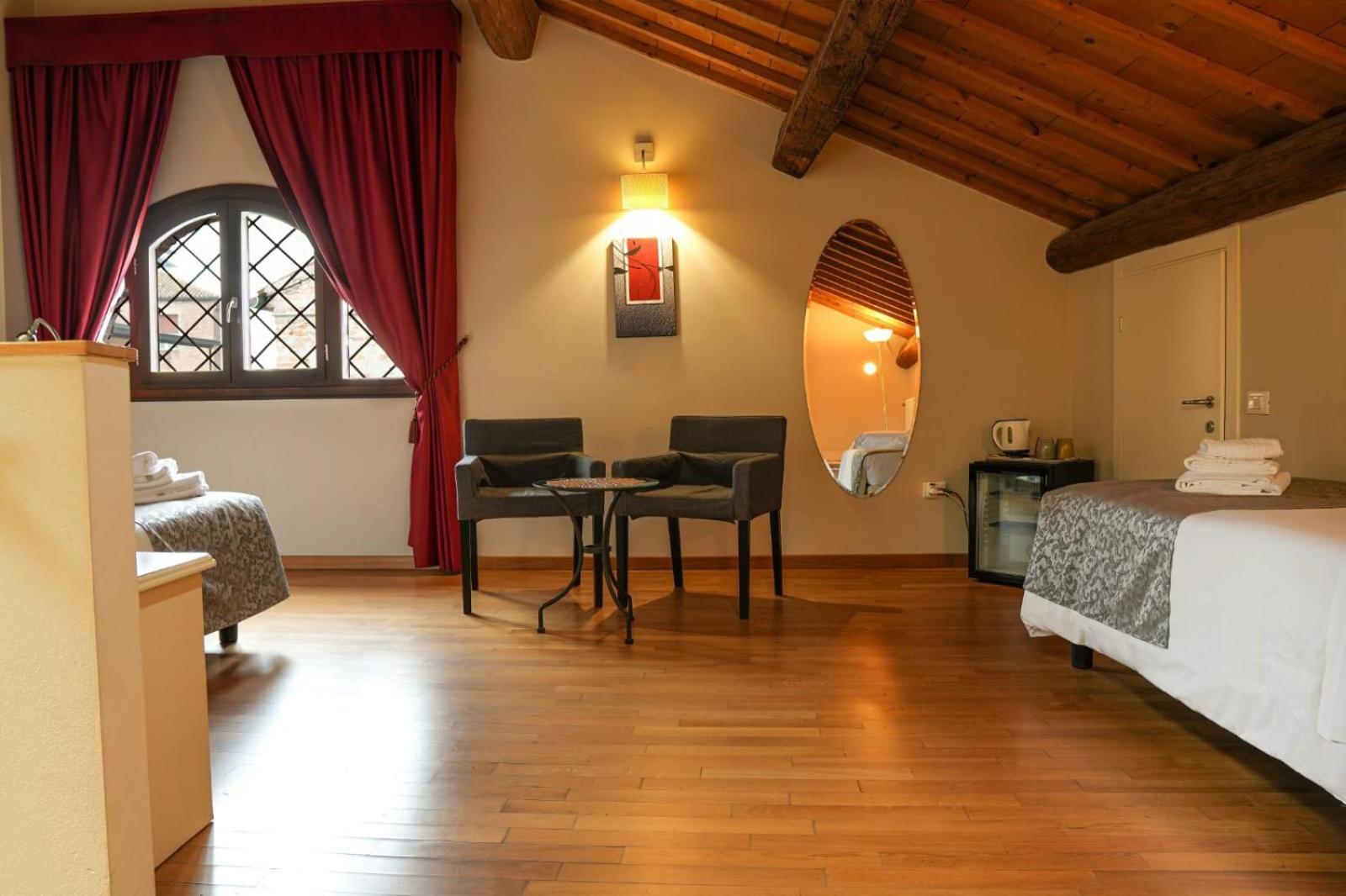 Honey Rooms Ferrara Eksteriør bilde