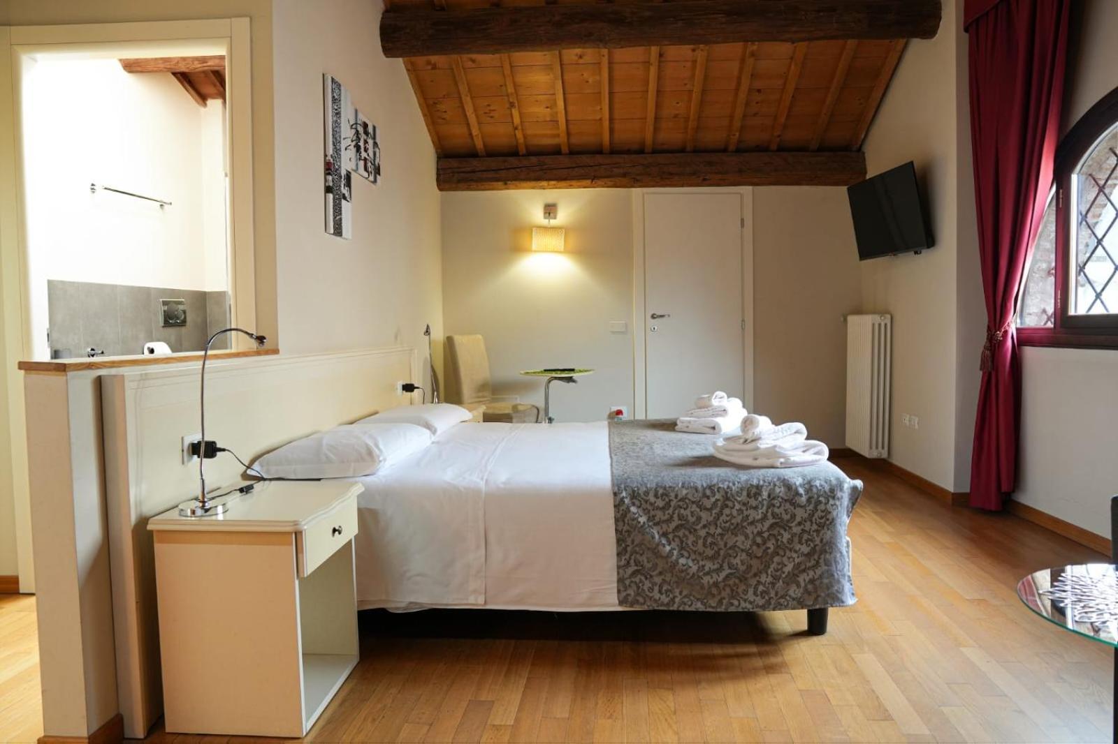 Honey Rooms Ferrara Eksteriør bilde