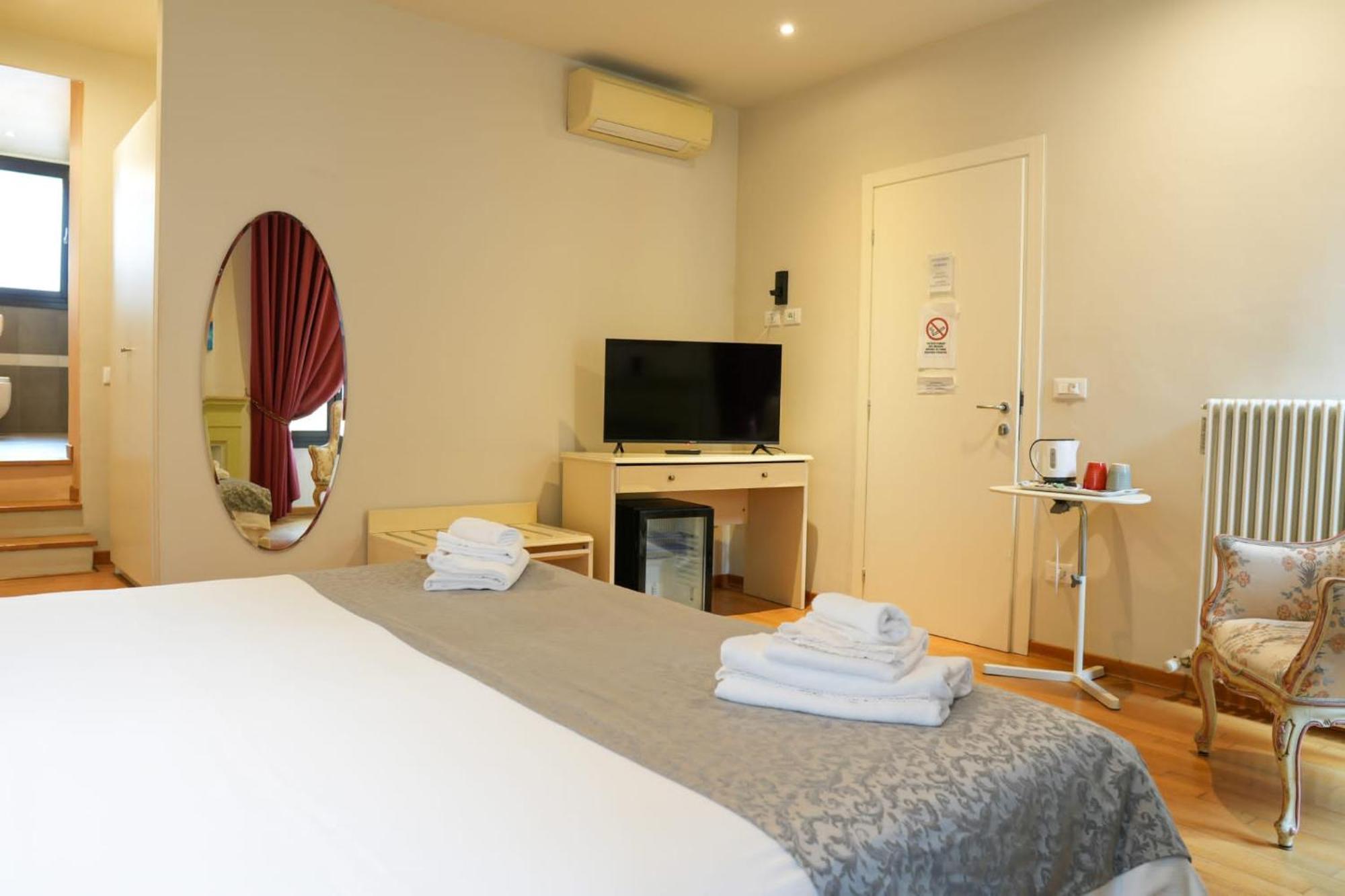 Honey Rooms Ferrara Eksteriør bilde